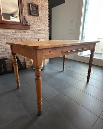Tavolo in legno
