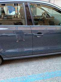 polo  volkswagen grigio scuro 
