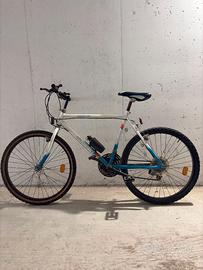 Bicicletta mountain bike 26 pollici cambio Shimano