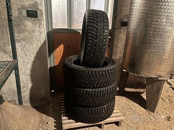 Pneumatici invernali chiodati Laufenn 205/55 R16 T