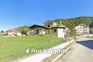 Villa di 450 m² con più di 5 locali e box auto a M