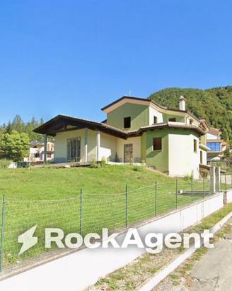 Villa di 450 m² con più di 5 locali e box auto a M