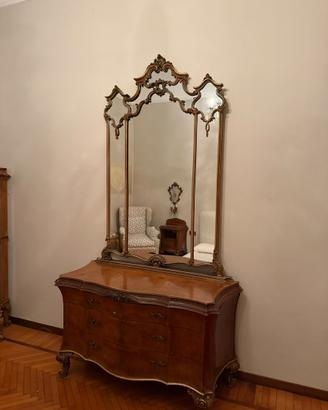 Comò di antiquariato con specchiera