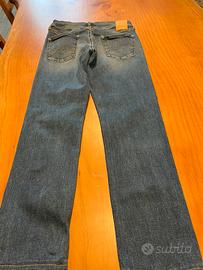 Jeans da ragazzo mai usati