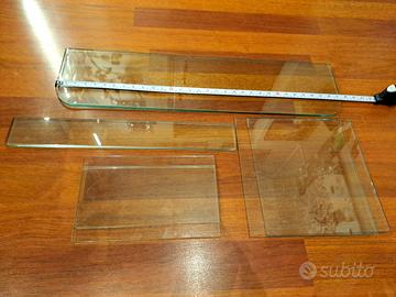 Mensole di vetro, molate e rifinite