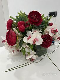 Vaso cilindrico in vetro con composizione floreale