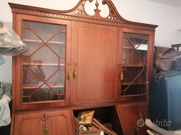 Credenza stile inglese con tavolo e 5 sedie