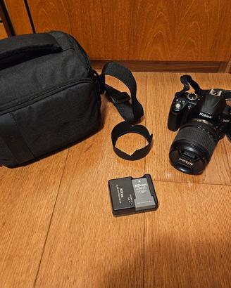 Nikon D3000 + obbiettivo 18-105mm + accessori