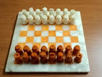 Scacchiera in marmo con scacchi♟️♟️