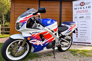 Honda cbr 900 rr sc28