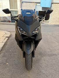 TMAX 560 2025