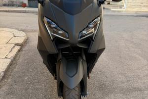TMAX 560 2025