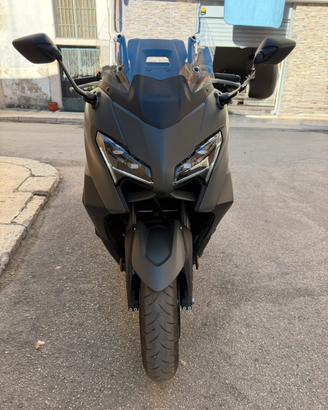 TMAX 560 2025