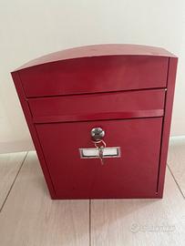 Cassetta postale rossa