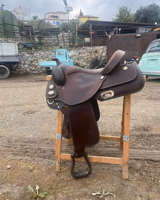 Sella americana Lakota 16”vone nuova