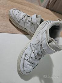 Scarpe con strappo Nike bambino 