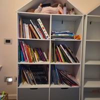 Scaffale Portagiochi a forma di casetta