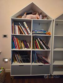 Scaffale Portagiochi a forma di casetta