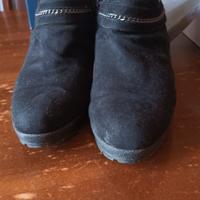 Scarpa tipo tronchetto 