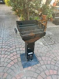 Barbecue a carbonella con griglia regolabile