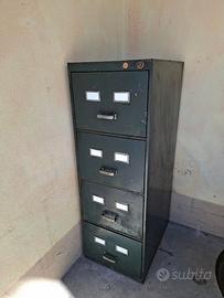 cassettiera in metallo