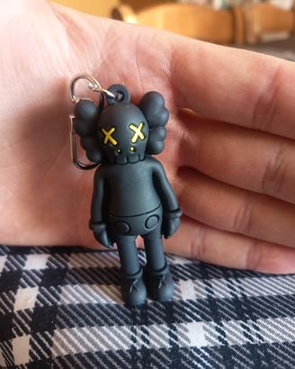 portachiavi kaws