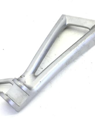 YAMAHA YZF R6 600 STAFFA SUPPORTO PEDANA POSTERIOR