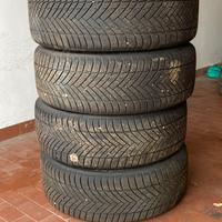 Pneumatici invernali con cerchi