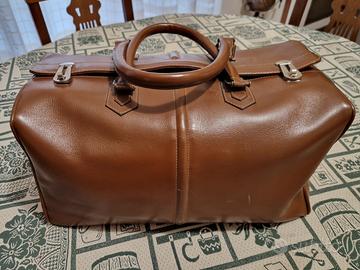 Vecchia borsa da viaggio in pelle