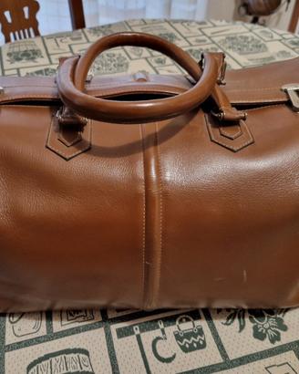 Vecchia borsa da viaggio in pelle