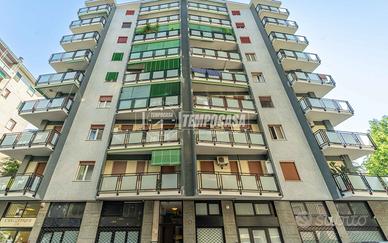 2 locali con cucina a vista ristrutturato