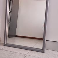 Specchio rettangolare con cornice grigia, 69x56 cm