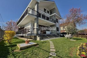 Splendido appartamento in bifamiliare con spazio e