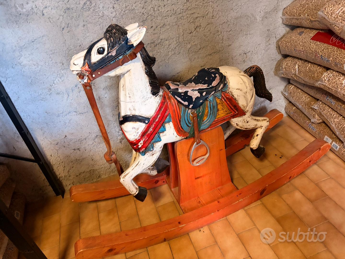 Cavallo a dondolo pezzo giostra antico Arredamento e