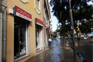 cagliari via dante locale commerciale