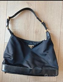 Borsa Prada nylon e profili in saffiano nero