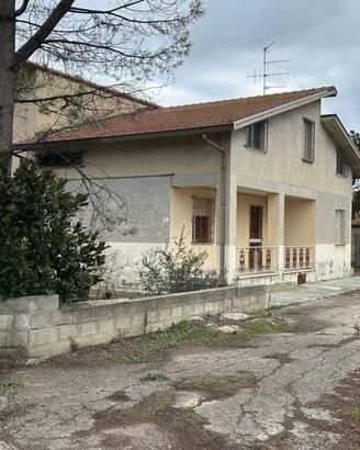 Casa indipendente di 236 m² con più di 5 locali e 