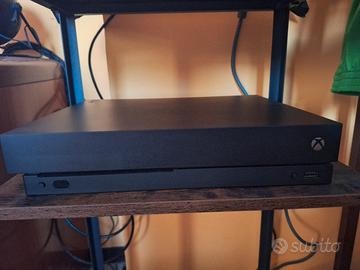 Xbox one X con controller nuovo in garanzia 