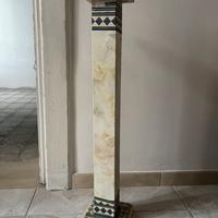 Colonnina in marmo lucido