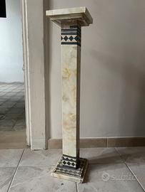 Colonnina in marmo lucido
