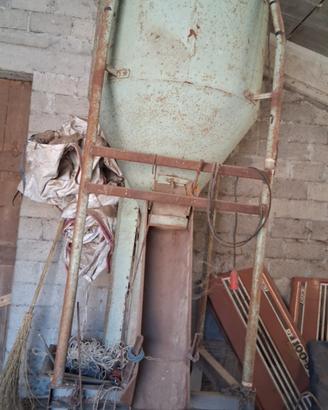 miscelatore di farine ad uso zootecnico