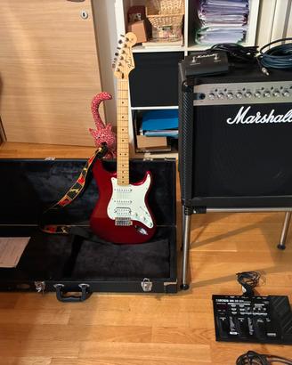 Chitarra con pedaliera e amplificatore