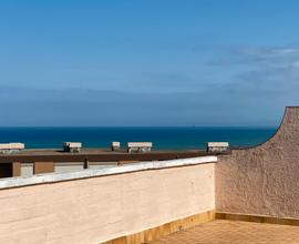 Attico con terrazza di oltre 100 mq vista mare