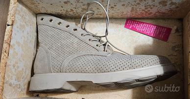 Scarponcini leggeri da donna