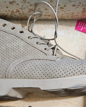 Scarponcini leggeri da donna