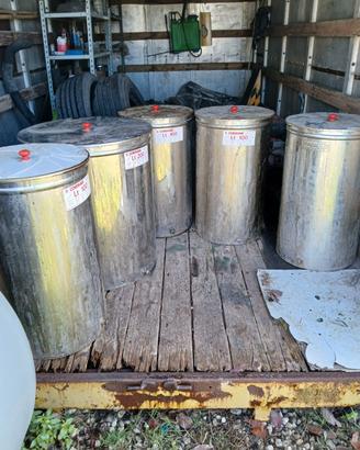 Contenitori olio 