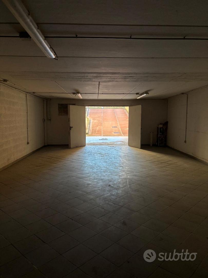 GARAGE/MAGAZZINO/DEPOSITO - Garage e box In vendita a Brescia