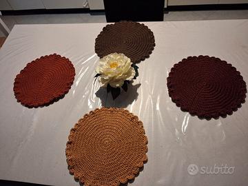 sottopiatti fatti a mano,centri all'uncinetto