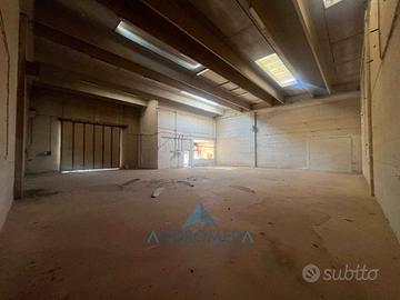 Immobile di 430 m² a Modugno