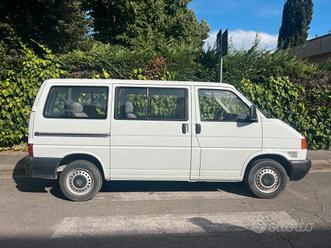 Volkswagen Transporter 2.5 TDI/88CV 9 posti autove